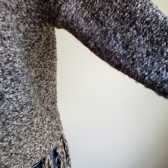 Kensie Oversized Fringe Crop Pullover Sweater - Picture 5 of 7